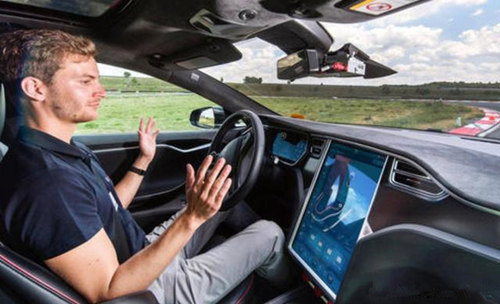 特斯拉CEO马斯克：利用脑机接口技术用意念控制汽车(图1)