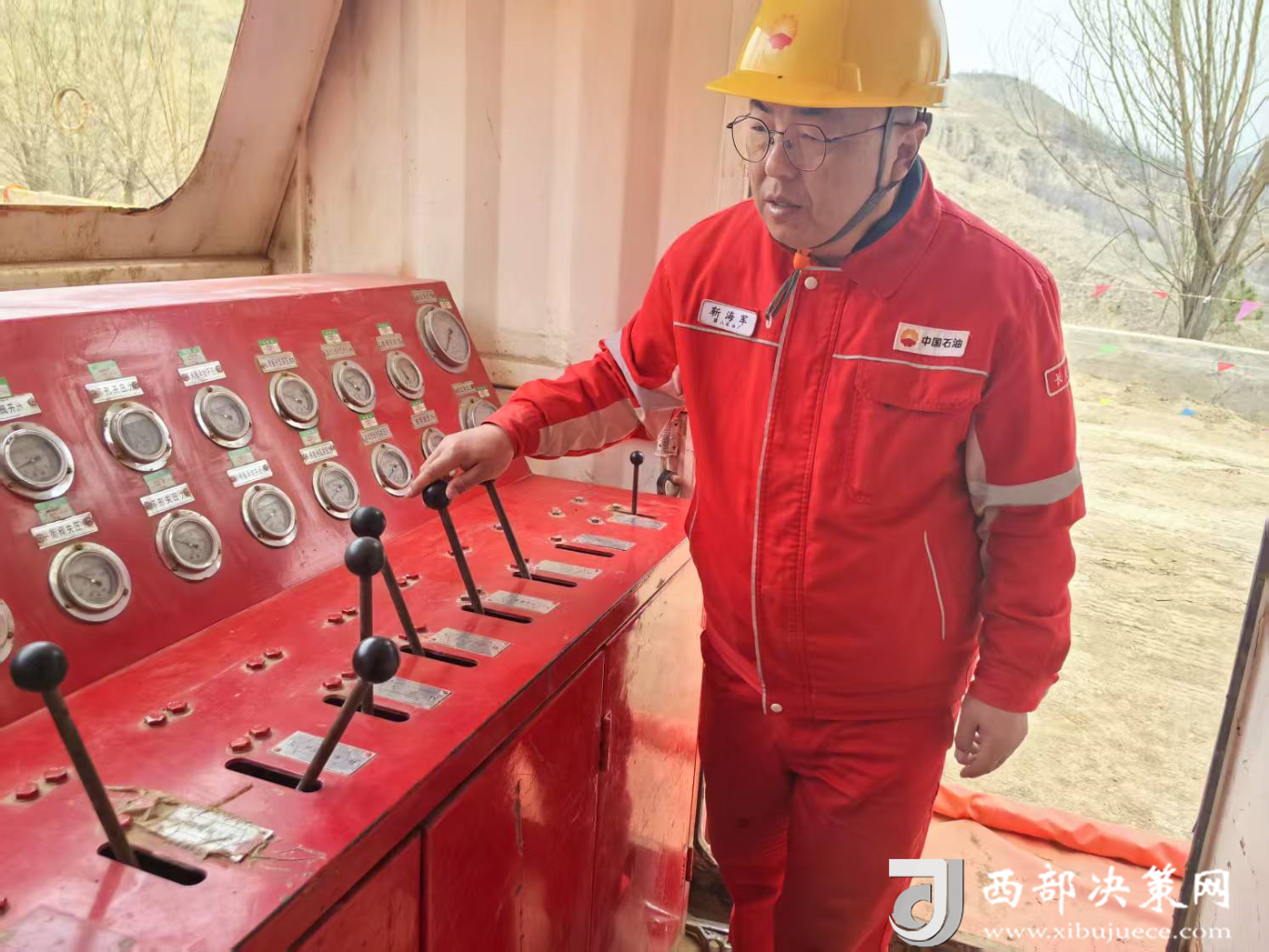 中国石油长庆油田采油八厂吴定生产运维中心：擦亮动态监测“千里眼”为油藏开发精准导航(图2)