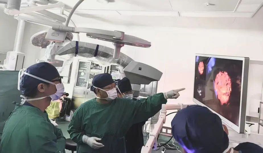 西安交大一附院神经外科团队精准攻克脑干恶性肿瘤(图1)