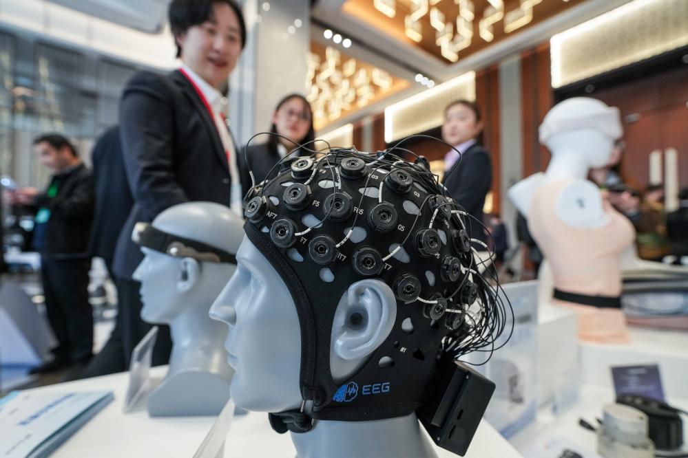 妙想照进现实！中国提出到2027年脑机接口关键技术取得突破(图1)