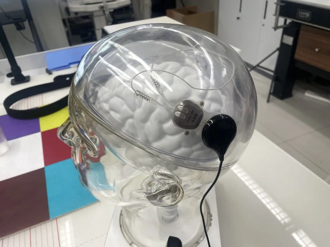 一线调查！瘫痪者、失明者的“救命稻草”？脑机接口门诊爆满背后的真相(图4)