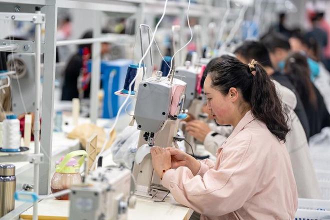 中国经济圆桌会·新华全媒头条以高质量发展的确定性应对各种不确定性——中国经济圆桌会聚焦“四稳”(图11)