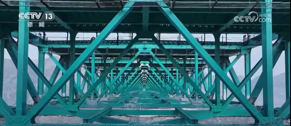 科技赋能“智”取深山峡谷 60秒回顾“世界第一高桥”建设历程(图4)