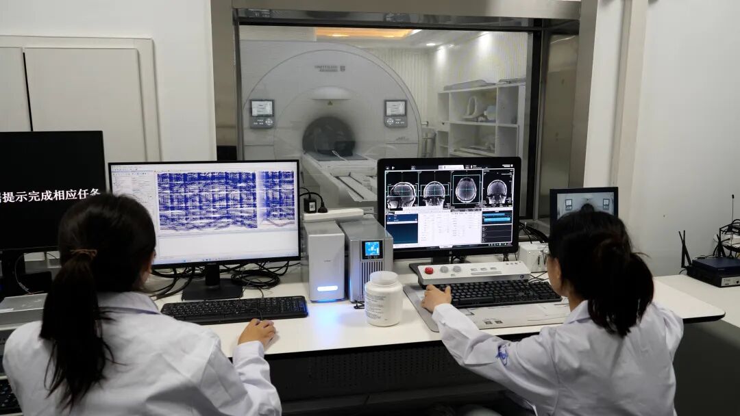 2025脑机接口-核磁共振高峰论坛暨全球首套脑机交互定制化磁共振平台启幕式在津召开(图9)