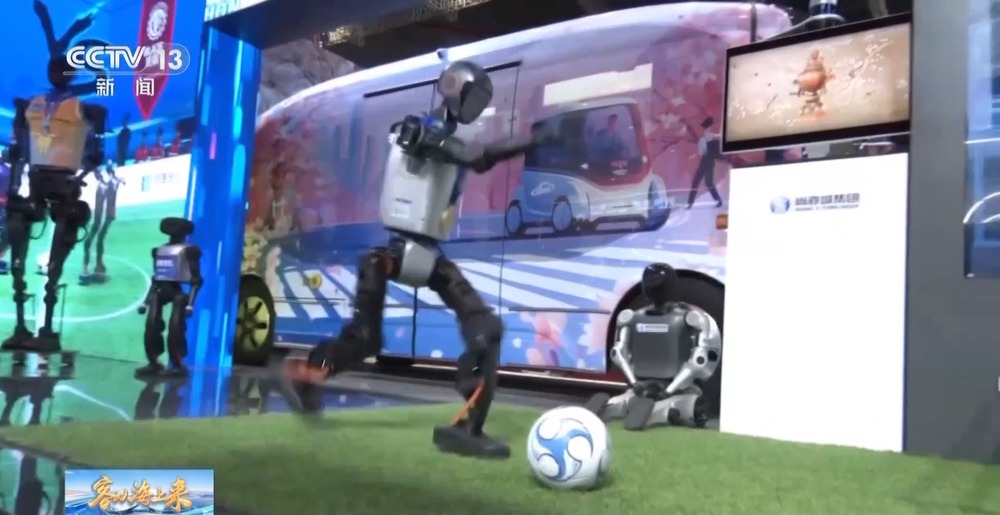 视频丨脑机接口实现“意念操控” 探秘进博会中国馆→(图1)