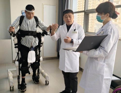 无创脑机接口协同神经调控驱动外骨骼机器人为截瘫偏瘫患者带来康复新希望(图2)