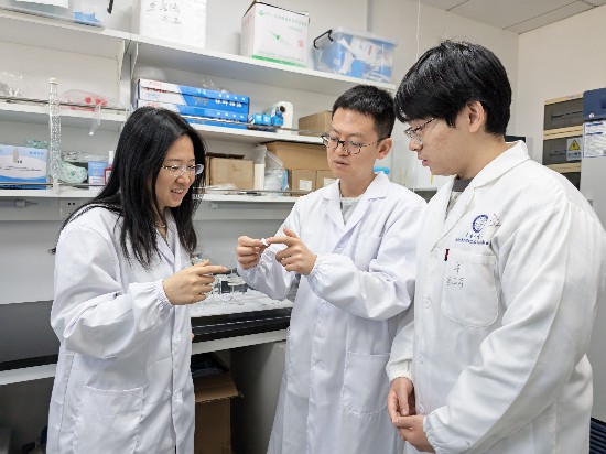 大江东｜并非“脑洞大开”！中国脑机接口成功让瘫痪患者“脑控”轮椅遛弯(图5)