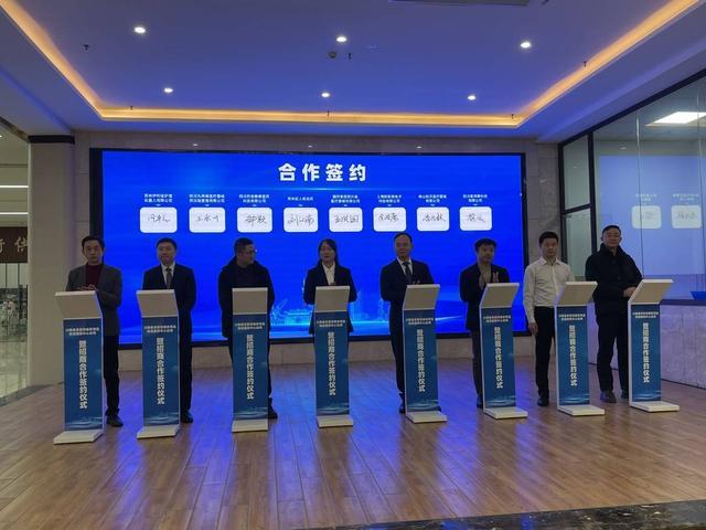 严选AI机器人等210款银发产品 自贡打造科技感爆表的“银发经济”体验新平台(图1)