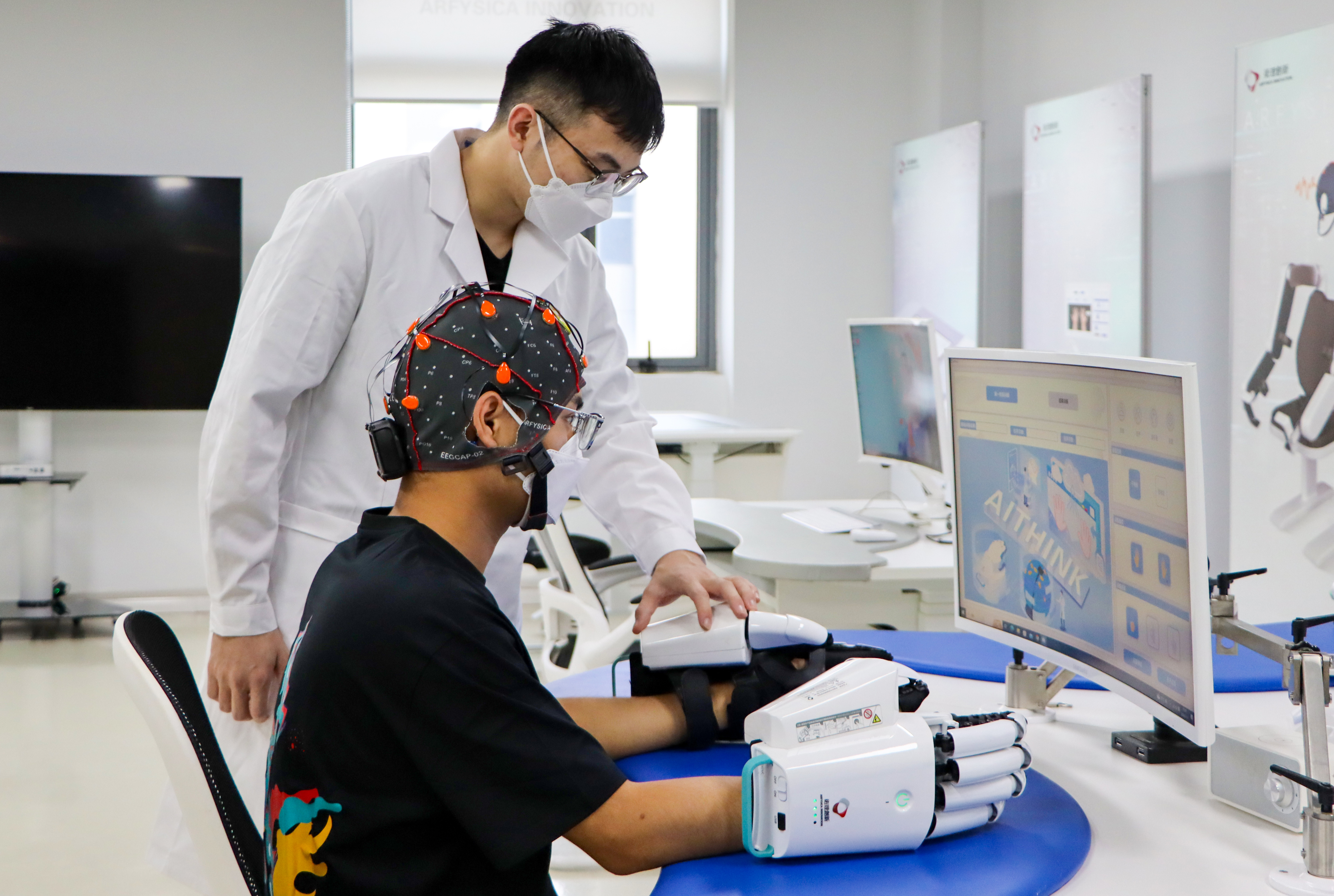 福州大学机械学院何炳蔚教授研究方向为脑机接口与人机协作、视觉测量与跟踪、智能可穿戴设备欢迎硕博加入团队(图1)