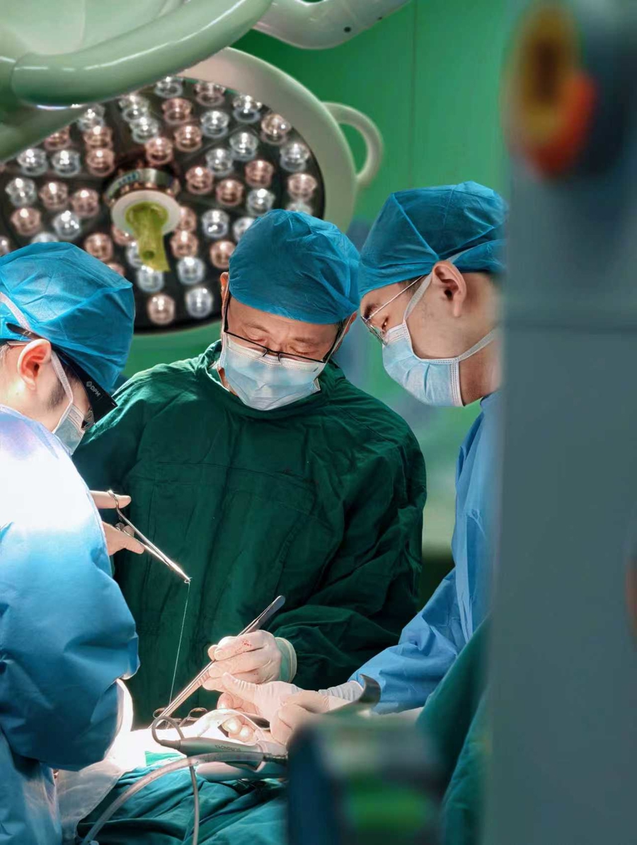 【上观新闻】熊利泽：办一所“让员工放心带家人来看病”的医院(图2)