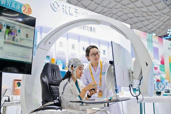 花西子感官研究智能体首秀消博会 引领中国美妆AI科技应用(图1)